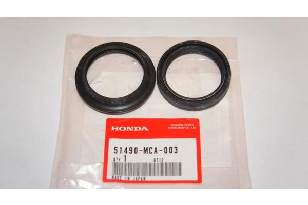 Honda OEM  Сальник+пыльник 45X57