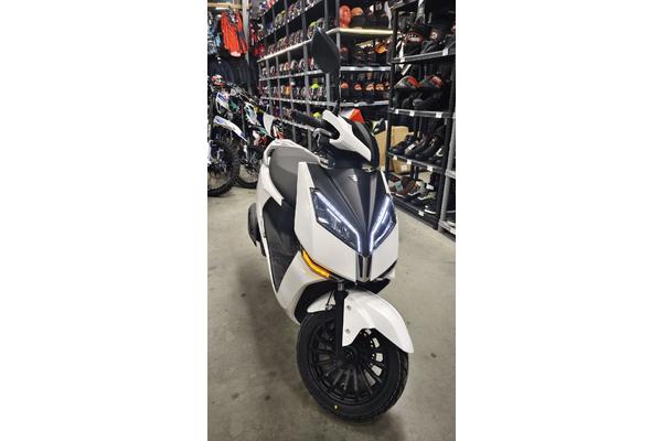 Скутер VMC Force125