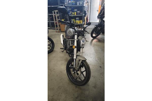 VMC Мотоцикл Monster 125
