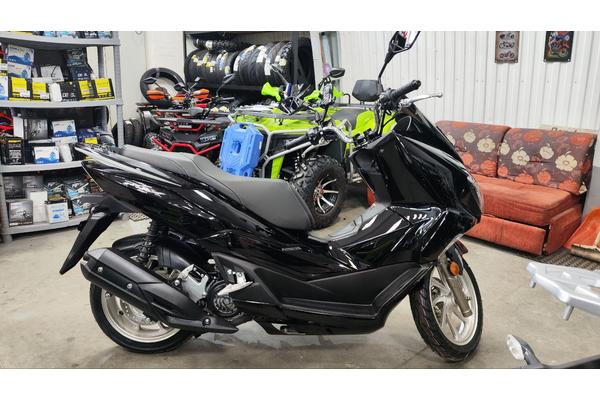 Скутер VMC PCX 170 Черный